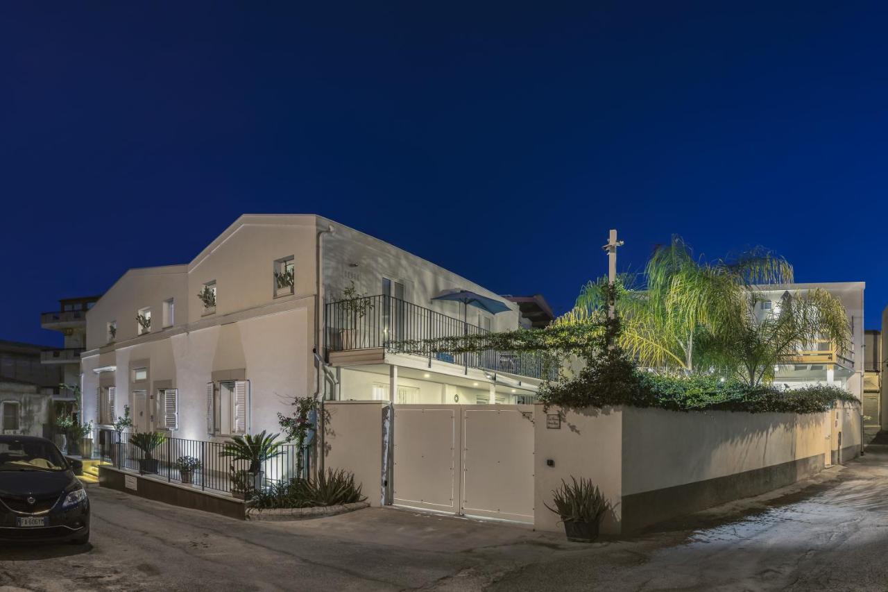 Casa Vacanze "Oceano Mare" Pozzallo Exteriör bild